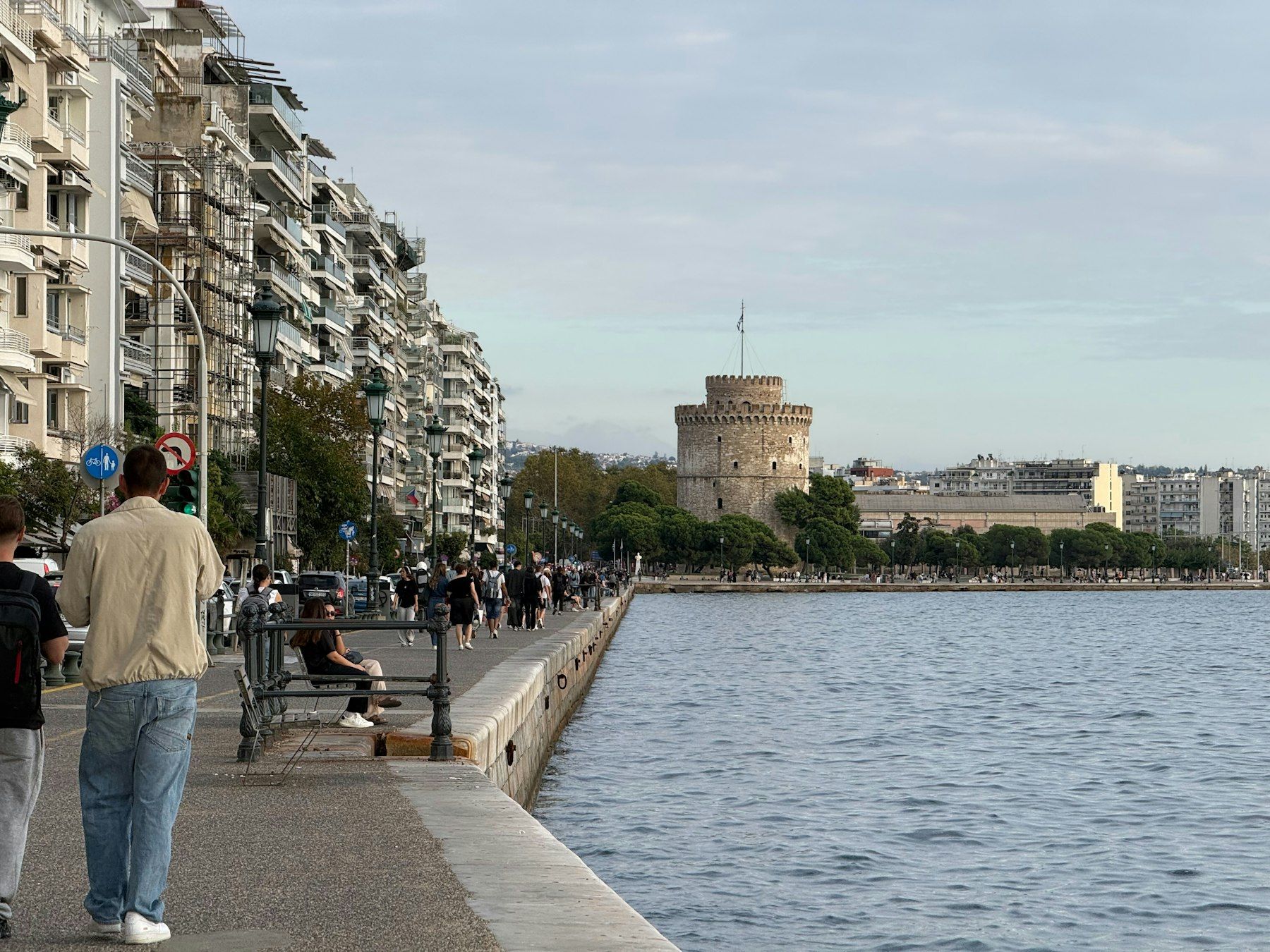 Η παραλιακή της Θεσσαλονίκης με τον Λευκό Πύργο